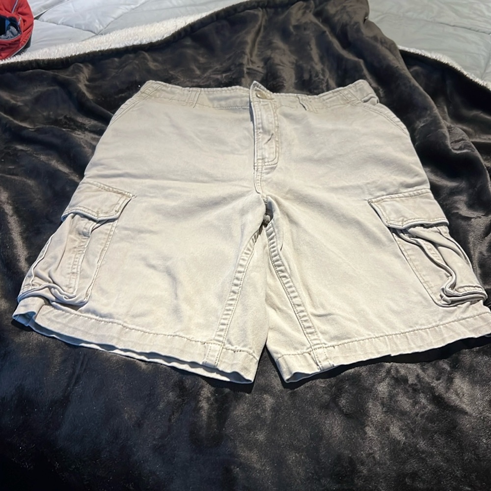 Men’s tan cargo shorts size 30 from faded glory.